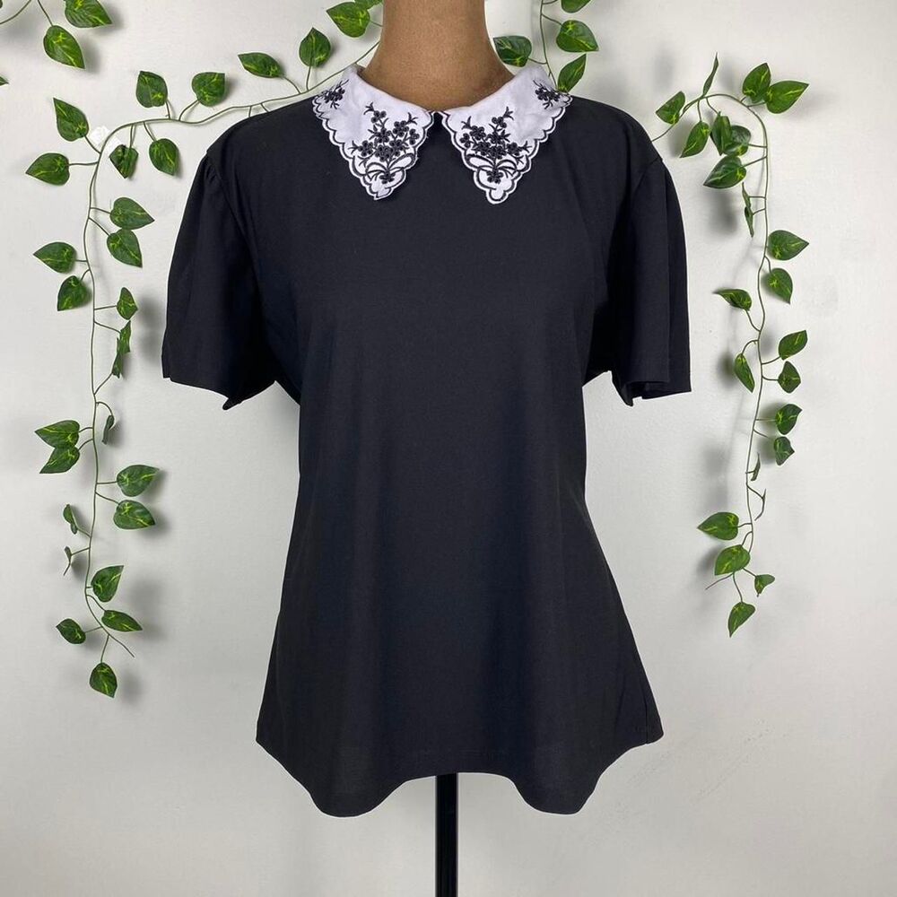 Luxology Black blouse white lace black embroidered collar button keyhole back